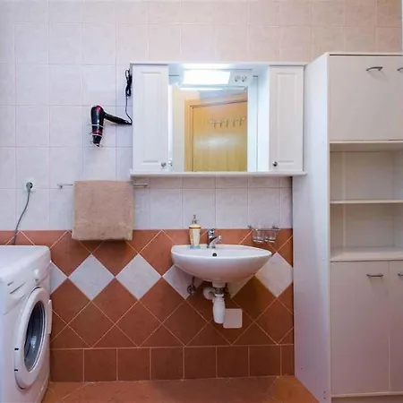 In 39215 Apartment *